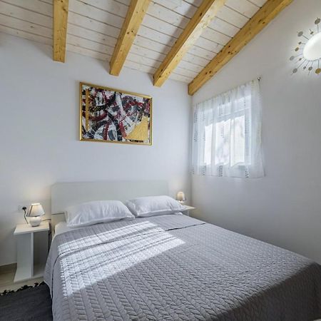 Modean In Pula - Haus Fuer 2-3 Personen Villa Eksteriør bilde